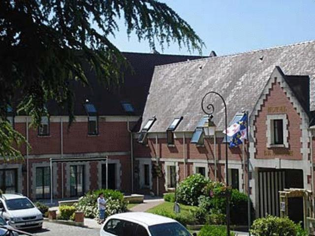Cit'Hotel - Hotel Le Cedre ノワイヨン エクステリア 写真